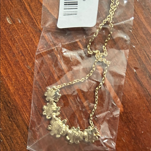 Amrita Singh Gold and Black Floral Necklace - Picture 5 of 8